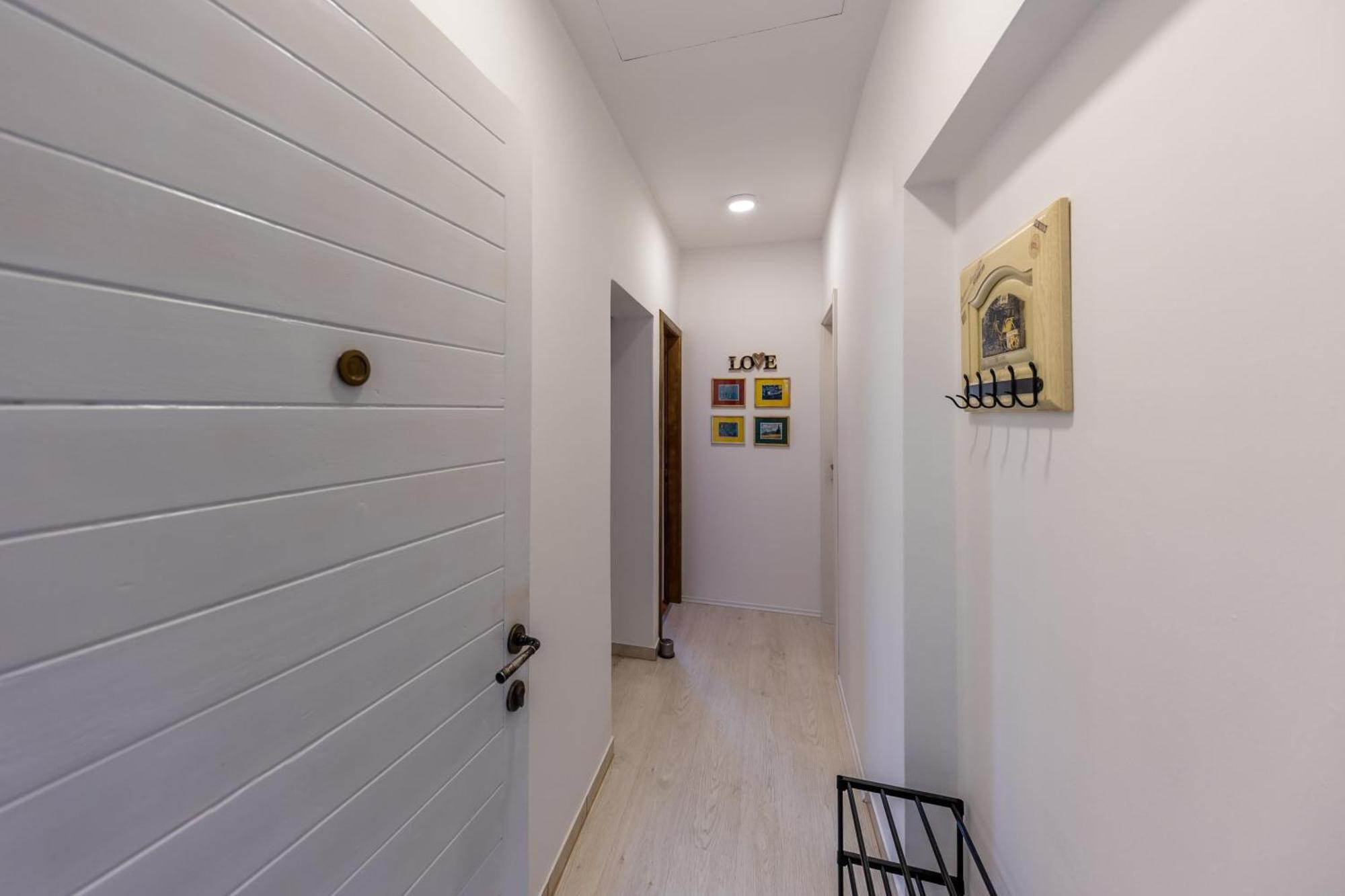 Red Apartament