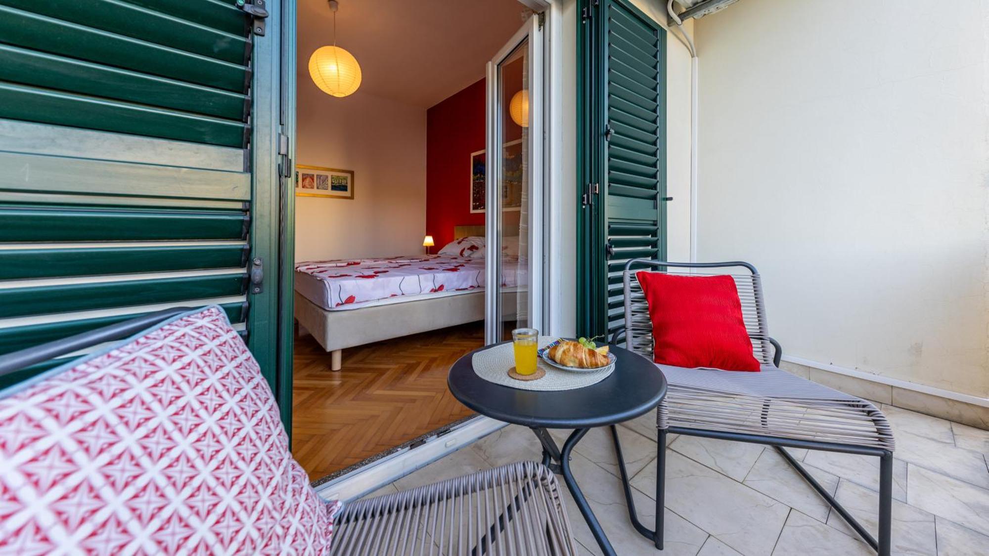 Red Apartman