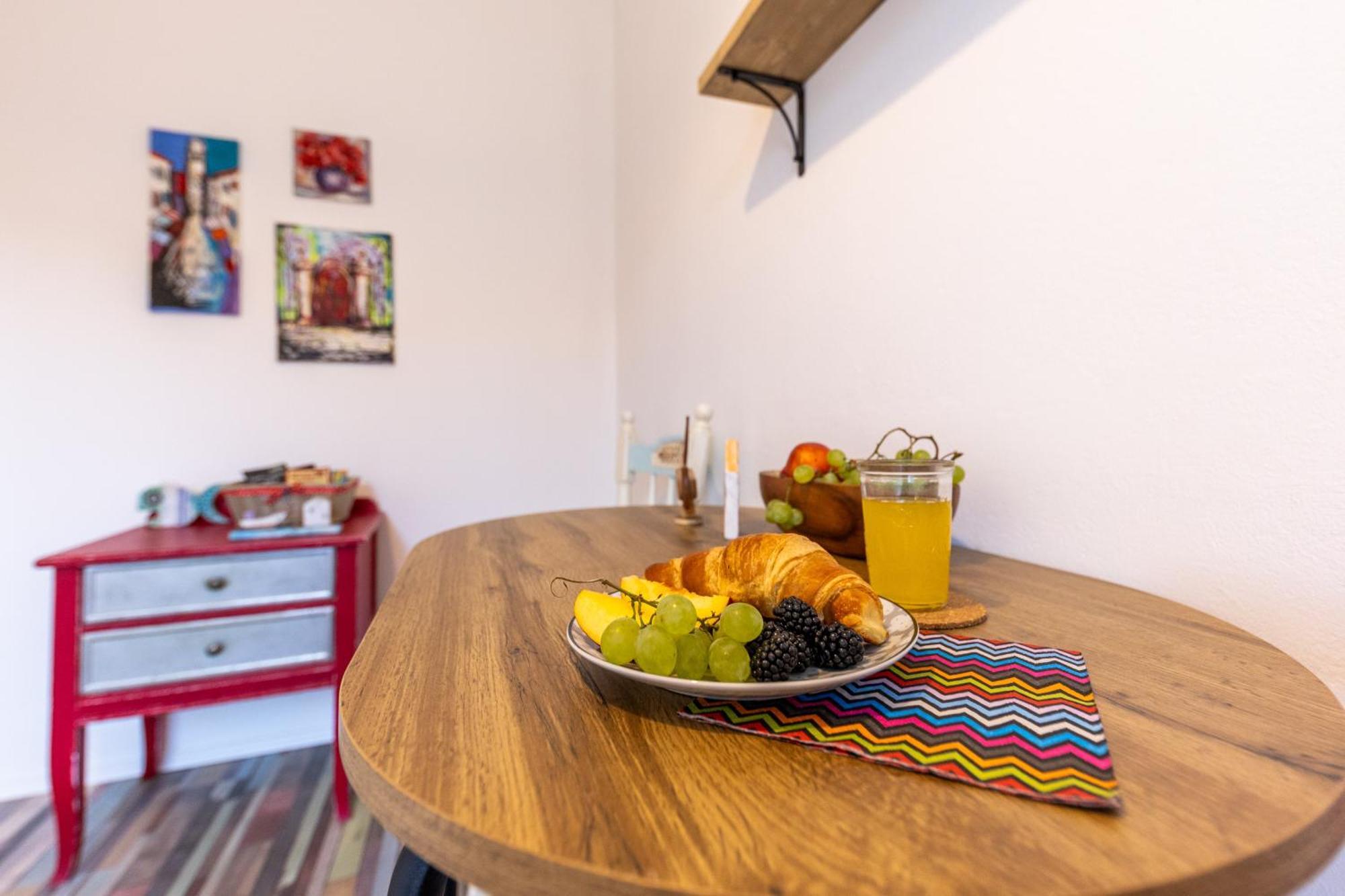 Red Apartament